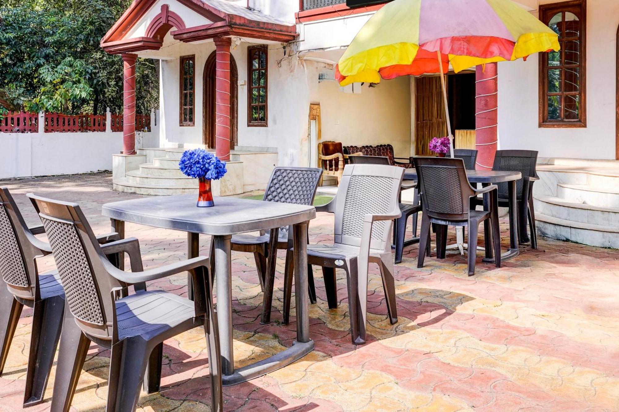 Oyo Flagship Triple Beach Guest House Benaulim Ngoại thất bức ảnh